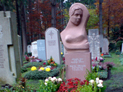 Grab der Schriftstellerin Karin Struck auf dem Münchner Waldfriedhof Grab der Schriftstellerin Karin Struck auf dem Münchner Waldfriedhof